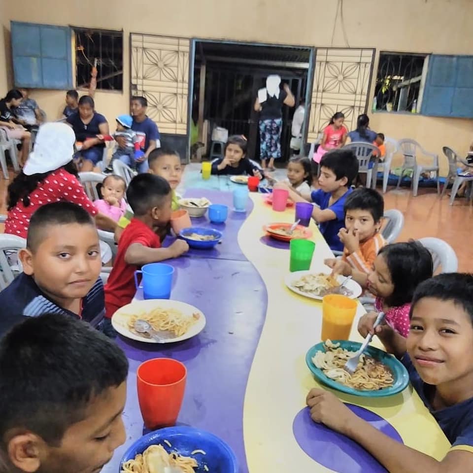 loving-with-mercy-el-salvador-feeding-program-children-feasting-at-dining-table
