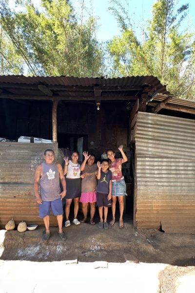 loving-with-mercy-el-salvador-500-happy-family-waving