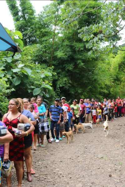 loving-with-mercy-el-salvador-community-outreach-queueing-for-gifts