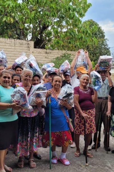 loving-with-mercy-el-salvador-community-outreach-senior-care-hygiene-pack-distribution